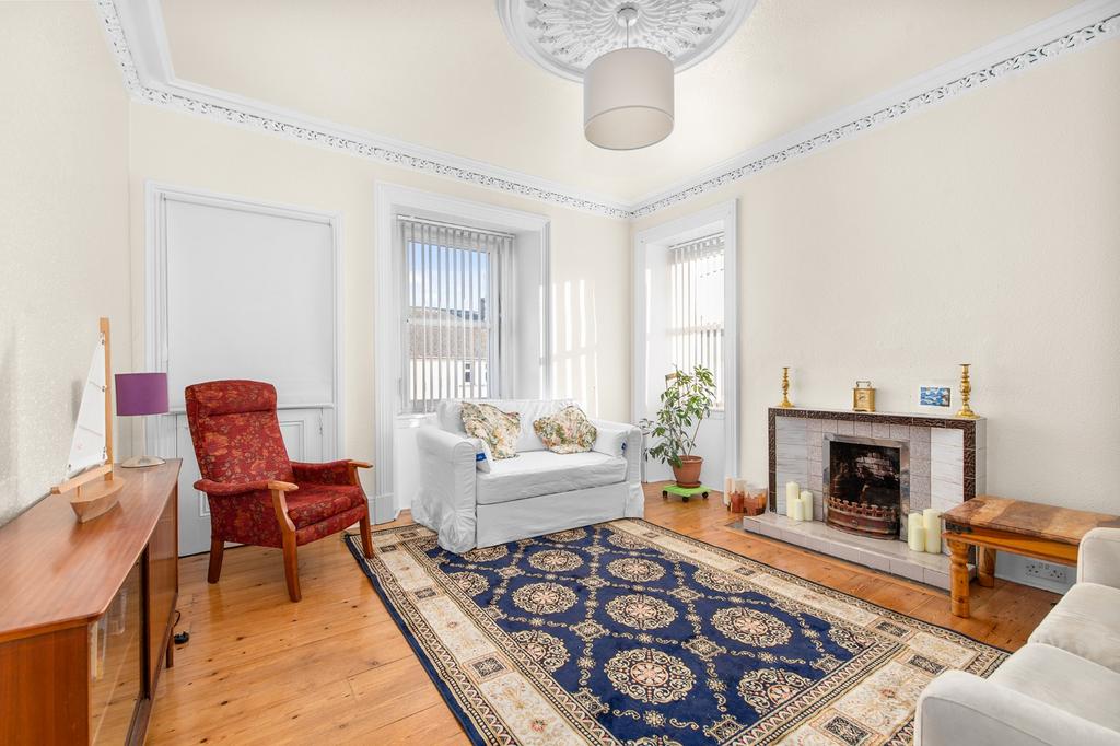 Main Street, East Calder, EH53 2 bed apartment £145,000