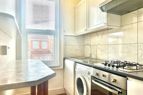 2 bedroom flat to rent, Spencer Road, Harrow