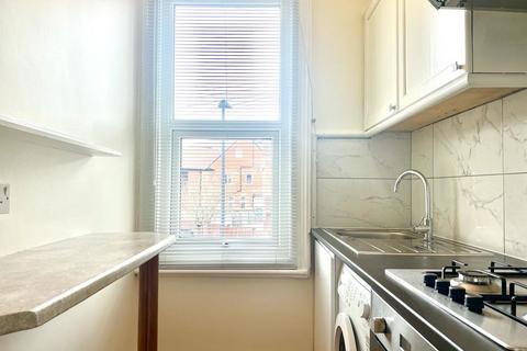 2 bedroom flat to rent, Spencer Road, Harrow