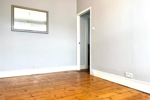 2 bedroom flat to rent, Spencer Road, Harrow