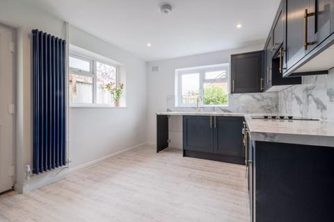 2 bedroom detached bungalow for sale - Newton Road, Rushden