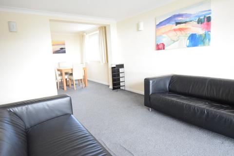 2 bedroom apartment to rent, Elizabeth Court, Grove Road, East Cliff