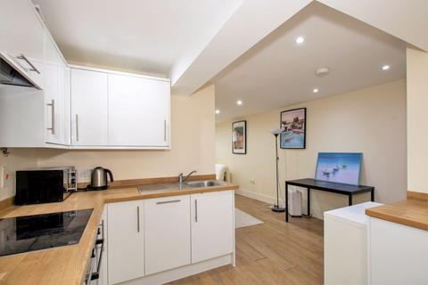 1 bedroom apartment to rent, Dennett Road, West Croydon