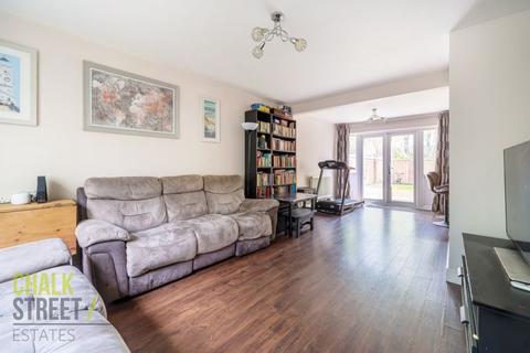 16 Bradwell Close, Hornchurch, RM12 5PR