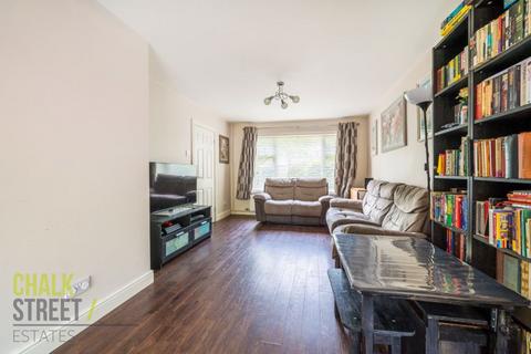 16 Bradwell Close, Hornchurch, RM12 5PR