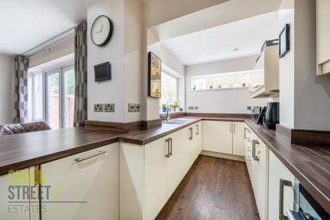 16 Bradwell Close, Hornchurch, RM12 5PR