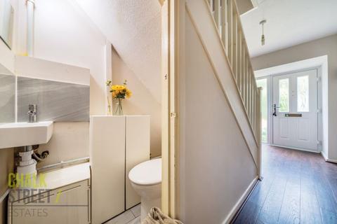 16 Bradwell Close, Hornchurch, RM12 5PR