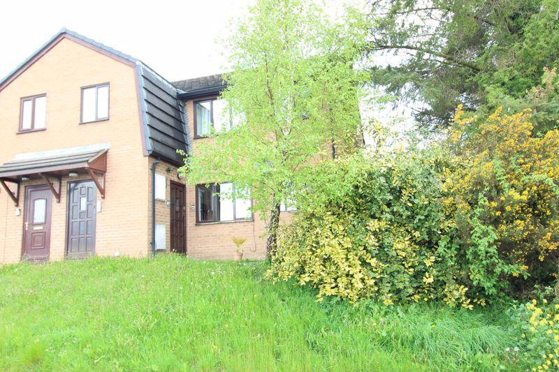 Aldergrove Place, Coedpoeth 2 bed apartment for sale £85,000