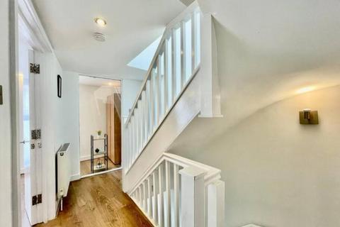 2 bedroom terraced house to rent, York Mews, Ilford, IG1