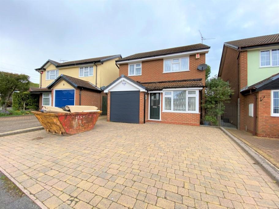 Kershaw Close, Barton Hills, Luton... 3 bed detached house £1,500 pcm