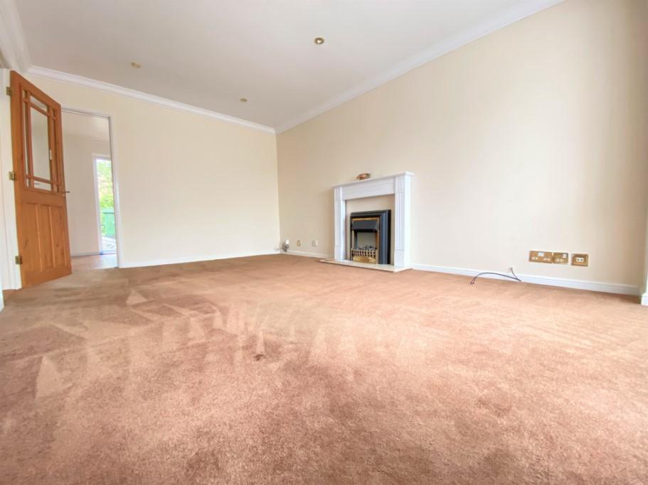 Kershaw Close, Barton Hills, Luton... 3 bed detached house £1,500 pcm