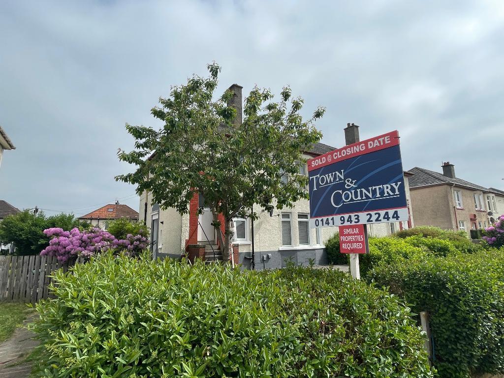 Thornley Avenue, Knightswood, Glasgow, G13 3BY 2 bed ground floor flat