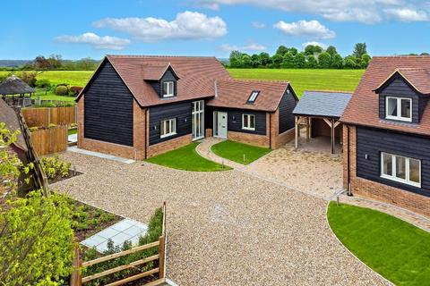 4 bedroom detached house for sale - Dunstable Road, Toddington, Bedfordshire, LU5 6DX