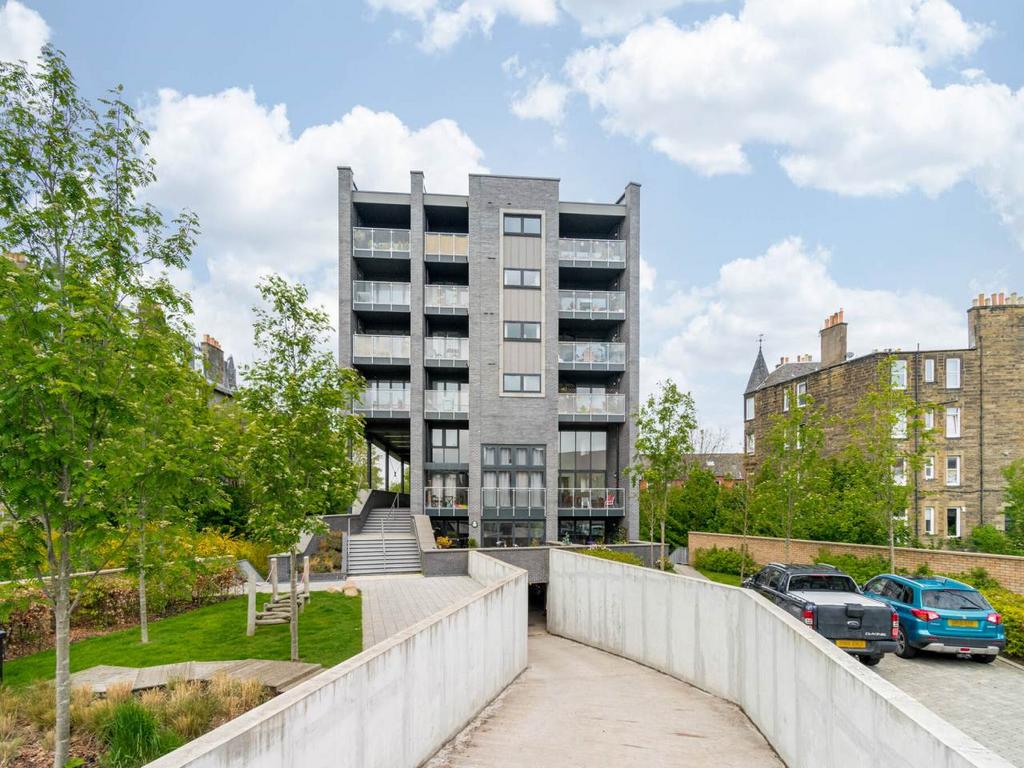 Lawrie Reilly Place, Edinburgh, 2 bed flat £1,625 pcm (£375 pw)