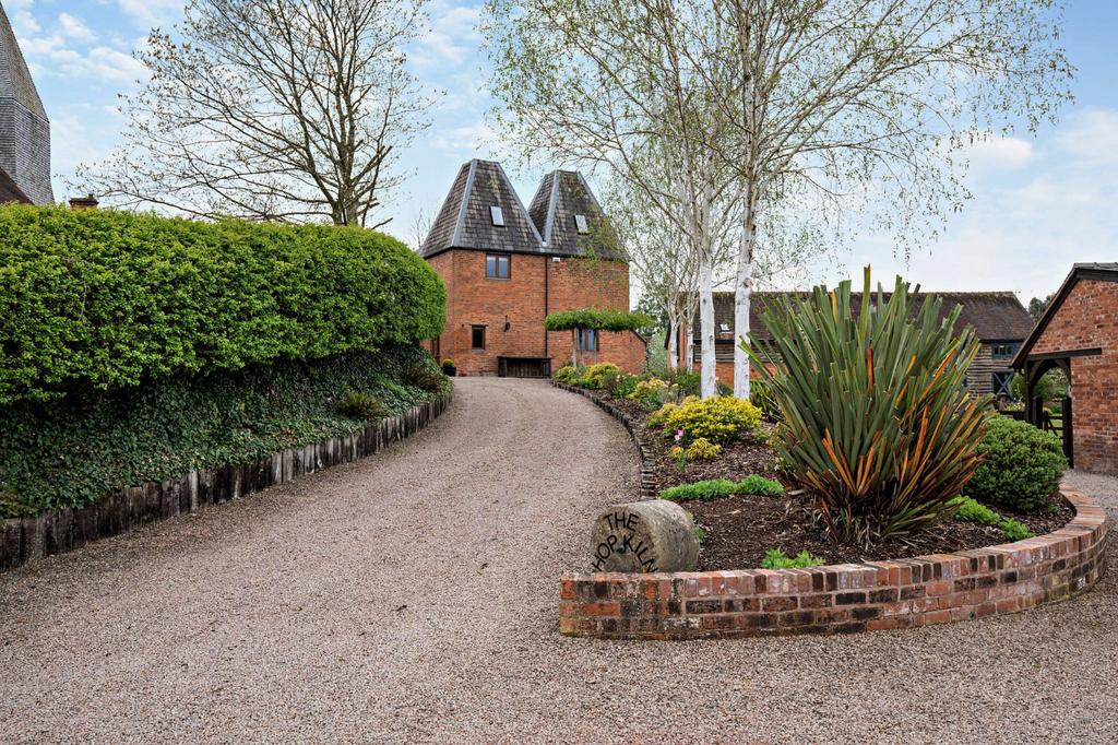 KnightononTeme, Tenbury Wells, Worcestershire 4 bed detached house