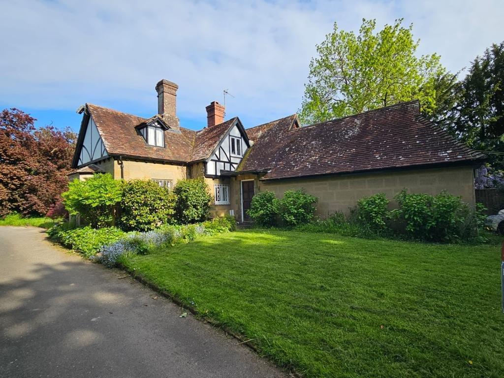 Bird in Hand Street, Groombridge, Tunbridge Wells, Kent 3 bed detached
