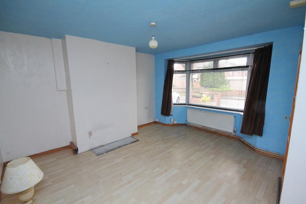 Porter Avenue, NewtonleWillows, WA12 2 bed semidetached house £150,000