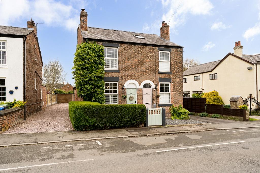 Sandy Lane, Lymm, WA13 3 bed semi-detached house - £375,000