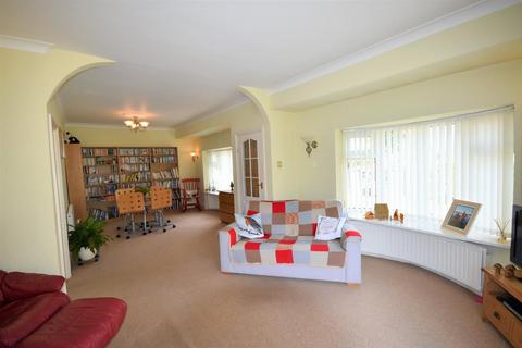 3 bedroom detached bungalow for sale, Bridge Road, Airmyn