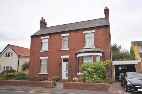 3 bedroom detached house for sale, High Street, Hook