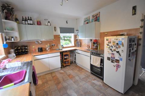 3 bedroom detached house for sale, High Street, Hook