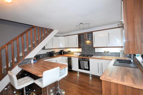 4 bedroom semi-detached house for sale, Willow Drive, Hook
