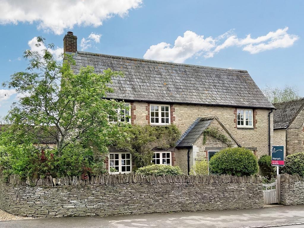 Thames Street, Lechlade, GL7 3 bed detached house £525,000