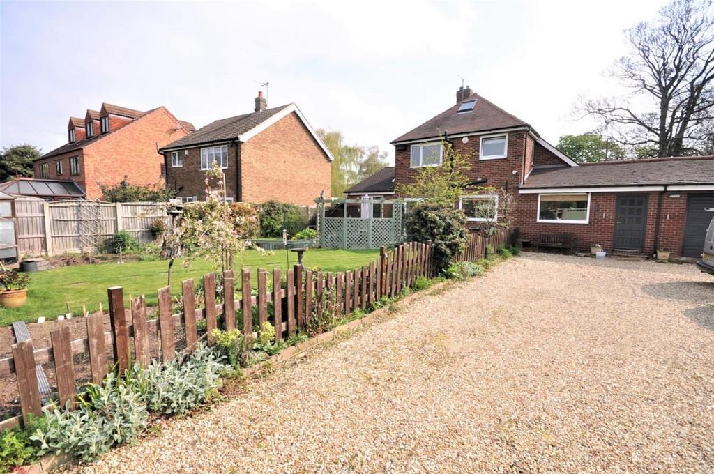 Coppice Grove, Hatfield, Doncaster, DN7 4 bed detached house for sale £400,000