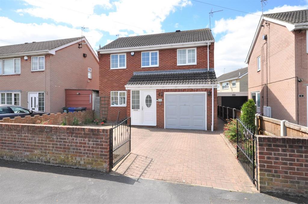 St. Michaels Drive, Thorne, Doncaster, DN8 3 bed detached house for