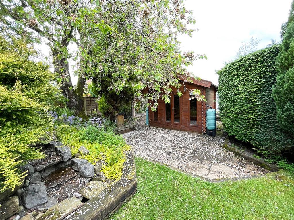 Broadway, Wilmslow 5 bed detached house £3,950 pcm (£912 pw)
