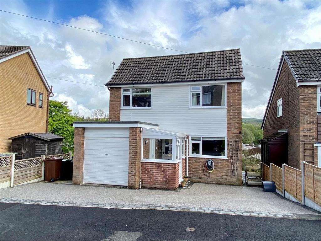 Parkway, New Mills, High Peak 4 bed detached house £370,000