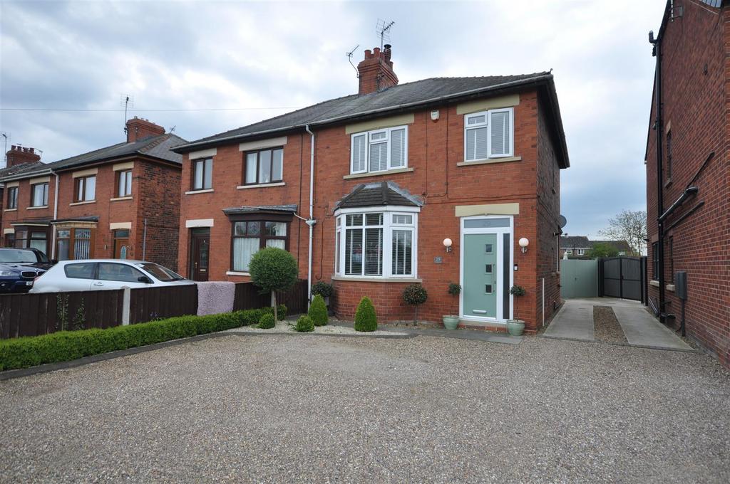 Kirton Lane, Thorne, Doncaster, DN8 3 bed semidetached house £200,000