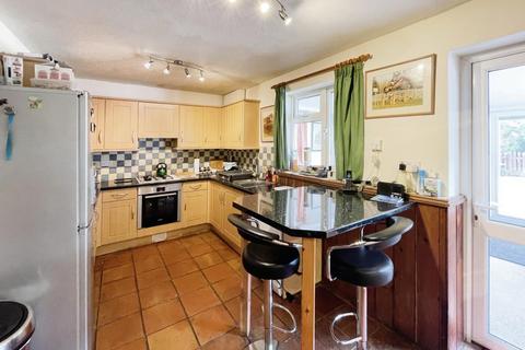 18 High Street, Broom, Alcester, B50 4HJ