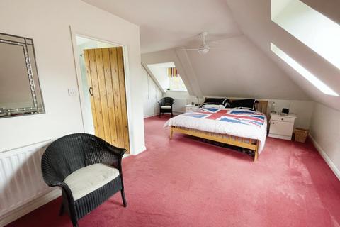 18 High Street, Broom, Alcester, B50 4HJ