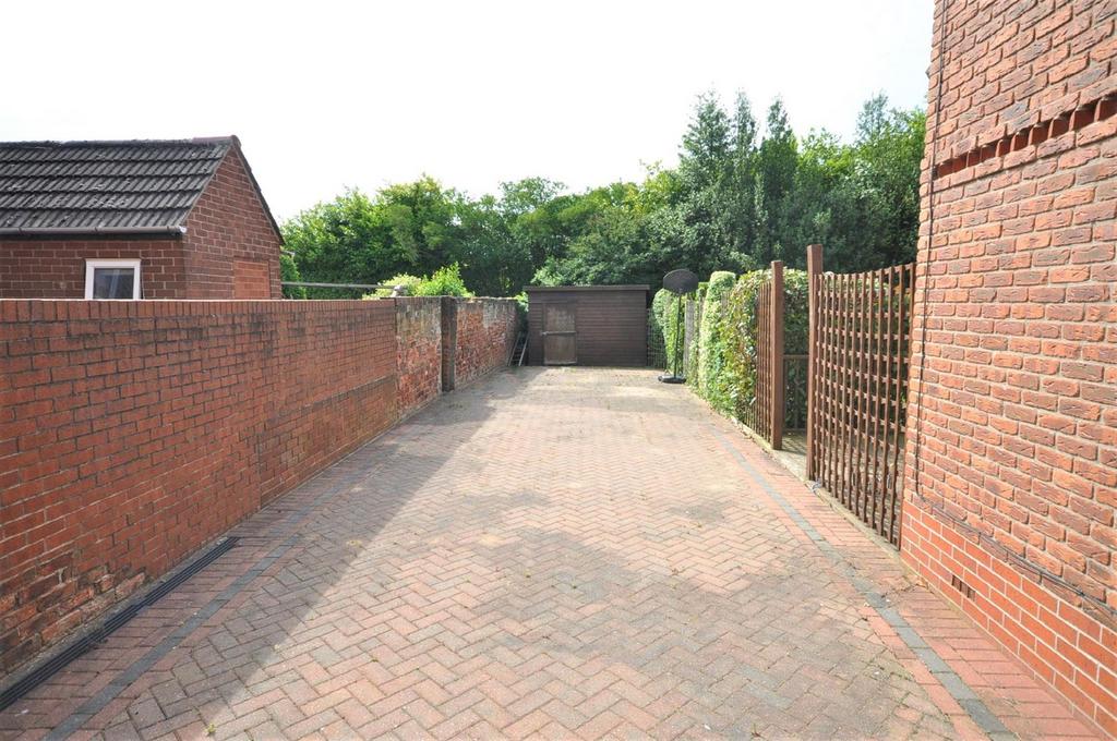 Southwood Drive, Thorne, Doncaster, DN8 5 bed detached house for sale