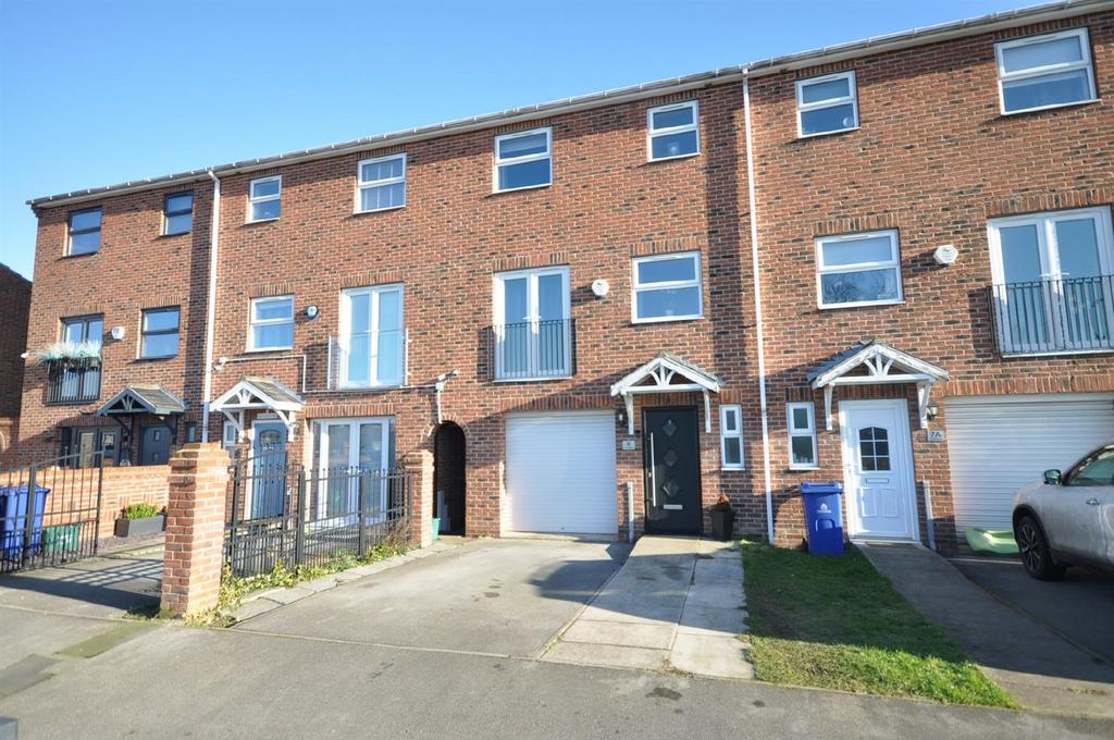 West Street, Thorne, Doncaster, DN8 4 bed townhouse for sale £180,000
