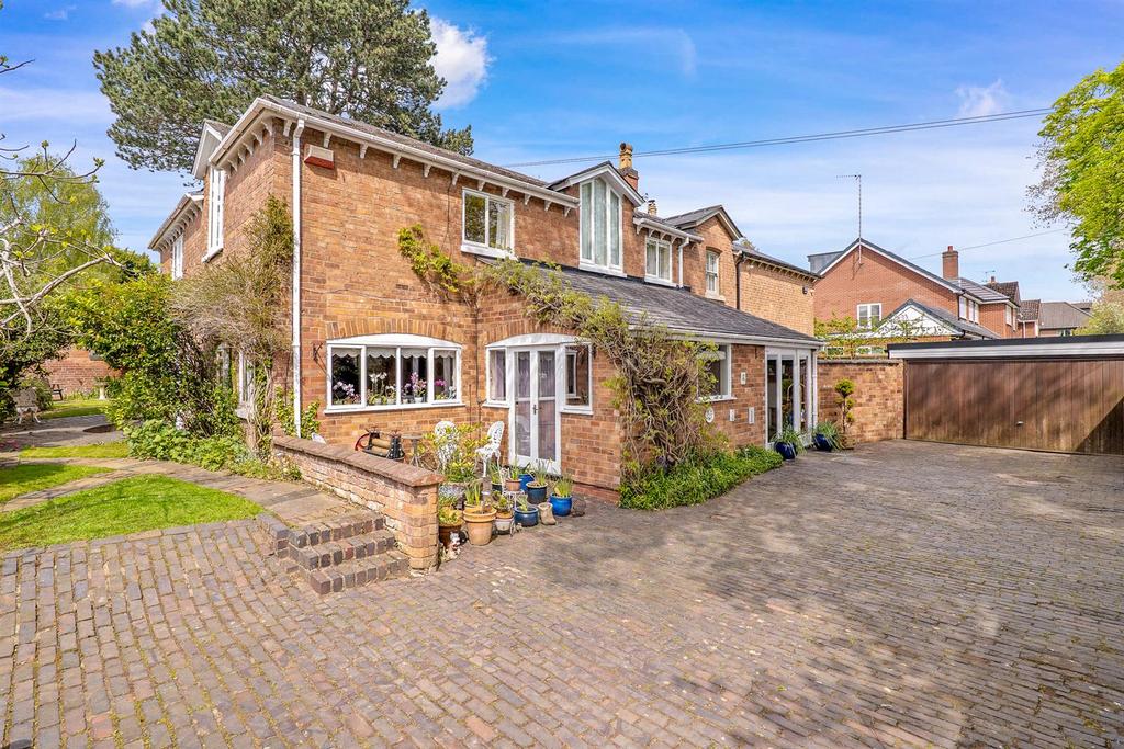 Cloister Crofts, Leamington Spa 4 bed semidetached house for sale £875,000