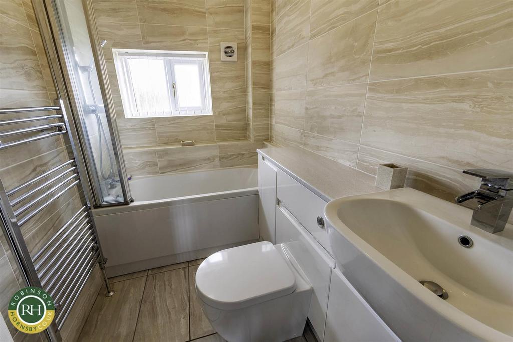 Bathroom (2).jpg