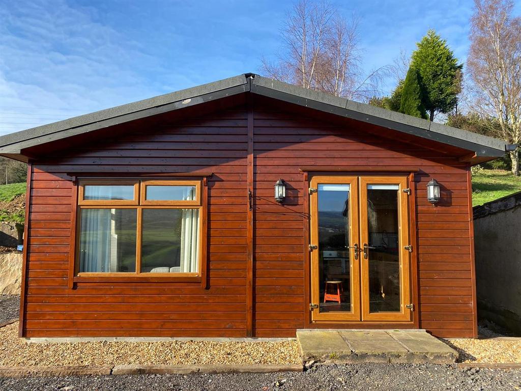 The Hague, Broadbottom, Hyde 2 bed property £795 pcm (£183 pw)