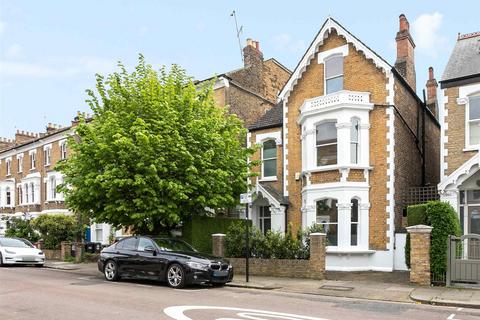 24 Arlington Gardens, London, W4 4EY
