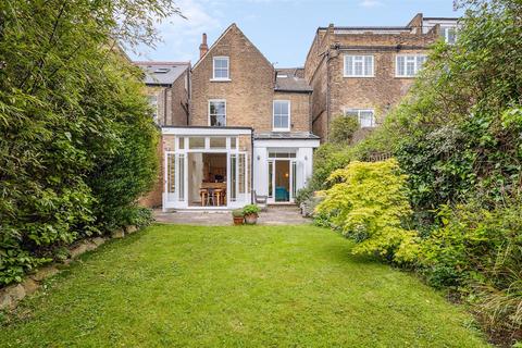 24 Arlington Gardens, London, W4 4EY