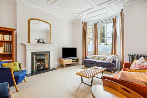 24 Arlington Gardens, London, W4 4EY