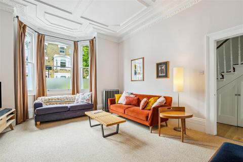 24 Arlington Gardens, London, W4 4EY