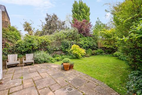 24 Arlington Gardens, London, W4 4EY