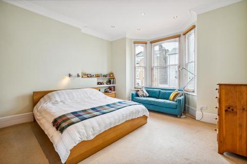 24 Arlington Gardens, London, W4 4EY