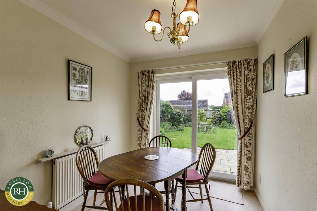 Dining room/bedroom 3