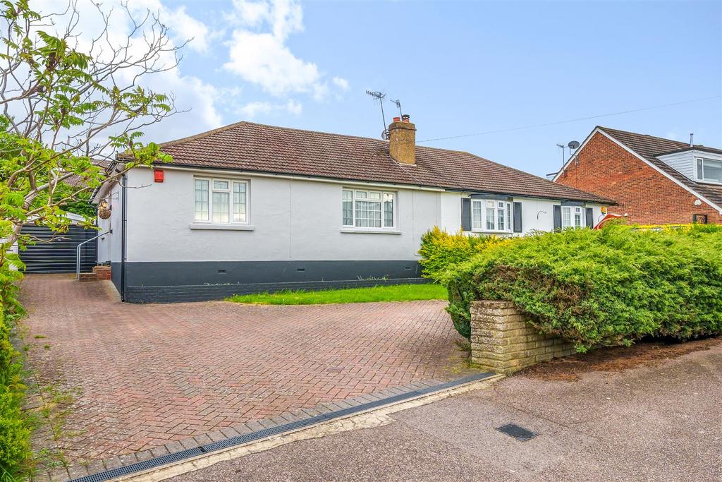 Oundle Avenue, Bushey WD23 2 bed semidetached bungalow £725,000