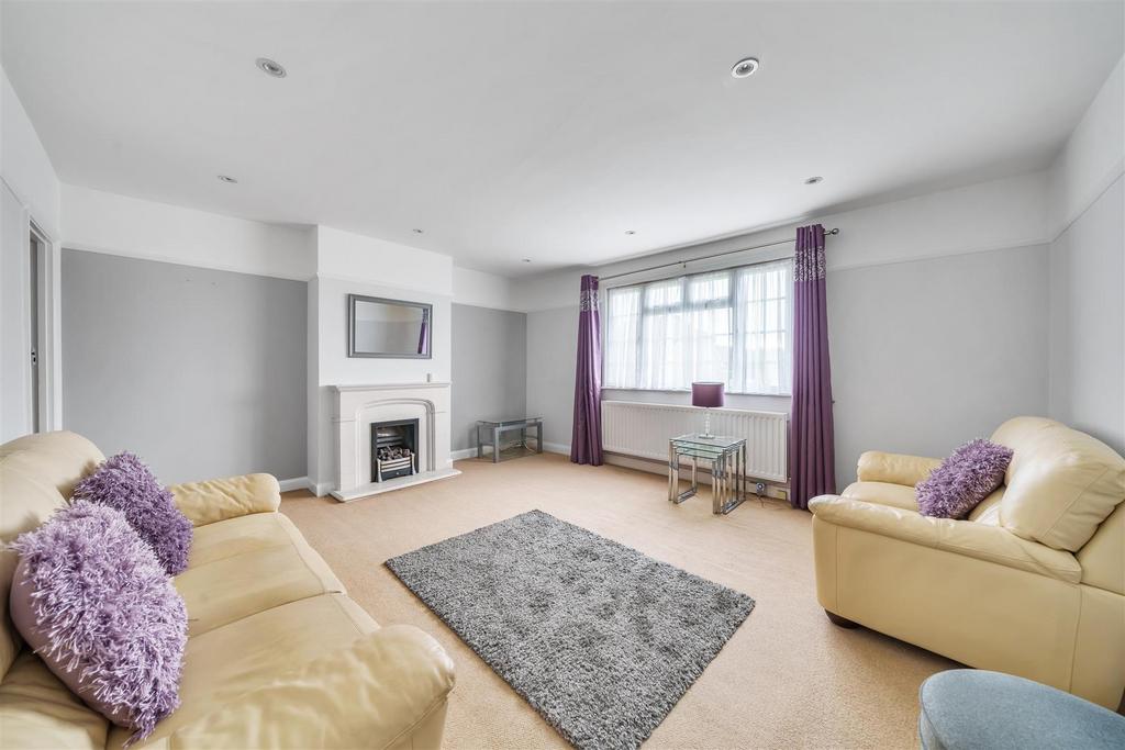 Oundle Avenue, Bushey WD23 2 bed semidetached bungalow £725,000