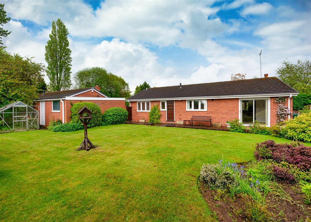 64b Woodthorne Road South, Tettenhall 3 bed detached bungalow £425,000