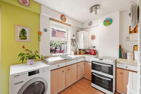 12 Whitmore Close, London, N11 1PB